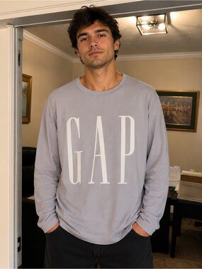 GAP Men's Long-Sleeve Tee in Light Gray with White Logo